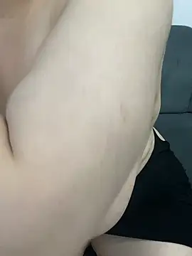 Snapshot of cansuozell chatting on 01-07-25, 02:19 cansuozell online show from 01-07-25, 02:19