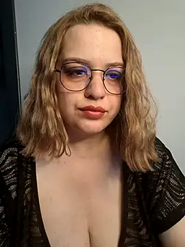 Snapshot of cansuozell chatting on 09-16-25, 03:02 cansuozell online show from 09-16-25, 03:02