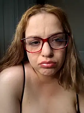 Snapshot of cansuozell chatting on 09-26-25, 07:29 cansuozell online show from 09-26-25, 07:29