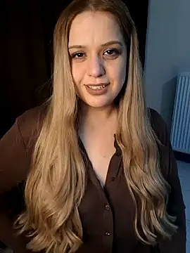 Snapshot of cansuozell chatting on 10-10-25, 05:45 cansuozell online show from 10-10-25, 05:45