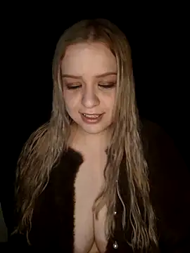 Snapshot of cansuozell chatting on 10-20-25, 07:36 cansuozell online show from 10-20-25, 07:36