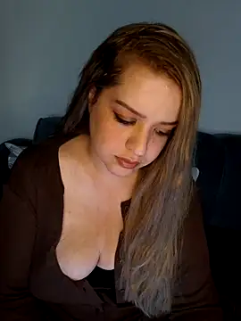 Snapshot of cansuozell chatting on 10-23-25, 05:12 cansuozell online show from 10-23-25, 05:12