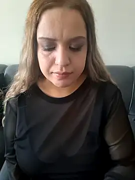 Snapshot of cansuozell chatting on 10-26-25, 01:06 cansuozell online show from 10-26-25, 01:06