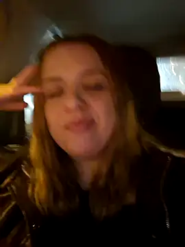 Snapshot of cansuozell chatting on 11-25-25, 03:01 cansuozell online show from 11-25-25, 03:01