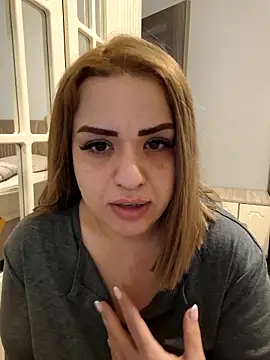 Snapshot of cansuozell chatting on 12-23-25, 05:38 cansuozell online show from 12-23-25, 05:38