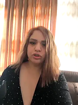 Snapshot of cansuozell chatting on 02-15-26, 07:51 cansuozell online show from 02-15-26, 07:51