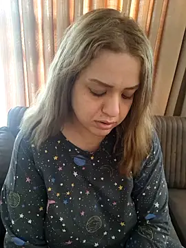 Snapshot of cansuozell chatting on 03-13-26, 02:23 cansuozell online show from 03-13-26, 02:23