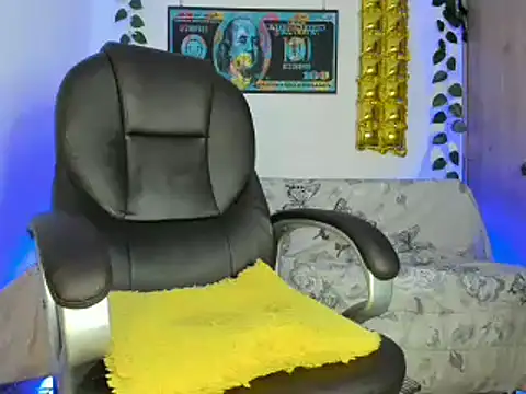 Snapshot of mikee_scooth chatting on 01-18-25, 02:03 mikee scooth online show from 01-18-25, 02:03