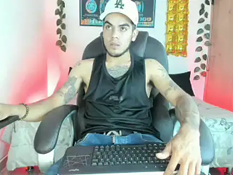 Snapshot of mikee_scooth chatting on 02-09-25, 03:43 mikee scooth online show from 02-09-25, 03:43