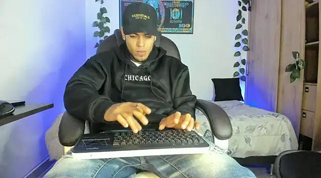 Snapshot of mikee_scooth chatting on 02-17-25, 02:09 mikee scooth online show from 02-17-25, 02:09