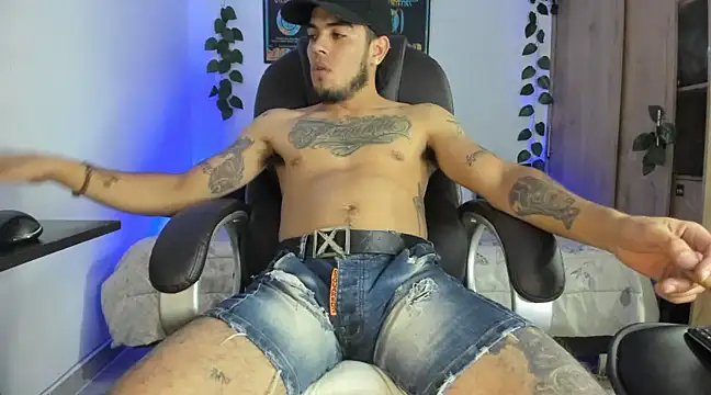 Snapshot of mikee_scooth chatting on 02-17-25, 05:14 mikee scooth online show from 02-17-25, 05:14