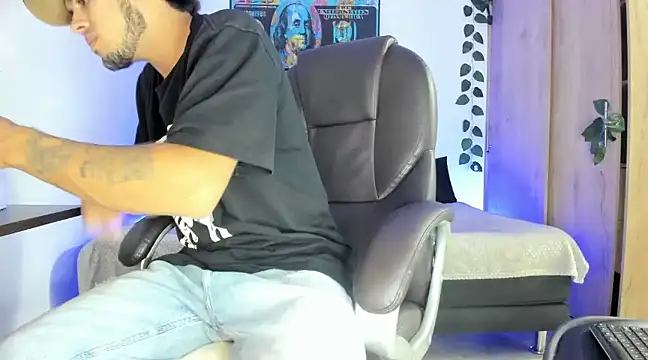 Snapshot of mikee_scooth chatting on 03-08-25, 03:39 mikee scooth online show from 03-08-25, 03:39