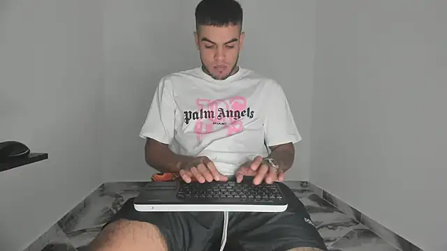 mikee scooth online show from 11-17-25, 05:52