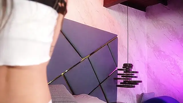 ammy durand online show from 12-17-25, 07:09