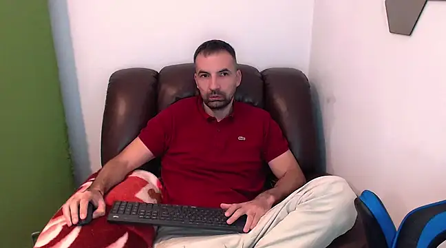 Snapshot of Leo_1617 chatting on 03-10-25, 04:14 Leo 1617 online show from 03-10-25, 04:14