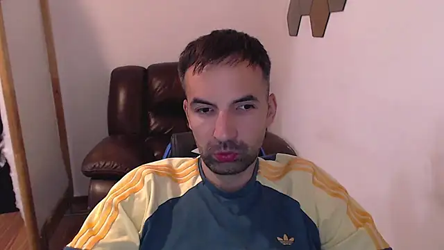 Snapshot of Leo_1617 chatting on 09-27-25, 08:36 Leo 1617 online show from 09-27-25, 08:36
