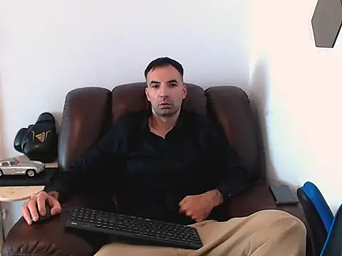 Snapshot of Leo_1617 chatting on 10-10-25, 10:25 Leo 1617 online show from 10-10-25, 10:25
