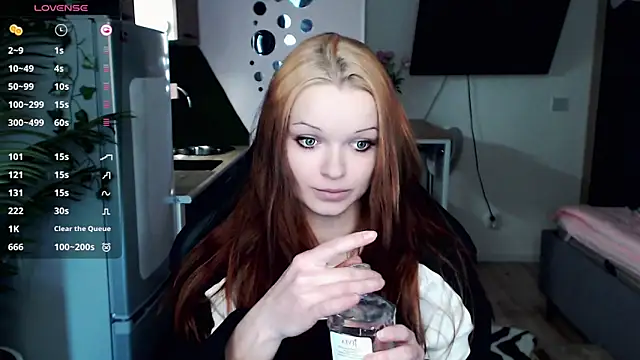 Snapshot of illililliilli chatting on 03-08-25, 10:11 illililliilli online show from 03-08-25, 10:11