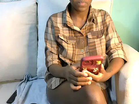 Snapshot of Caryyyl chatting on 09-18-25, 06:37 Caryyyl online show from 09-18-25, 06:37