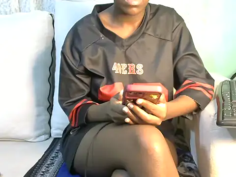 Snapshot of Caryyyl chatting on 10-28-25, 03:21 Caryyyl online show from 10-28-25, 03:21