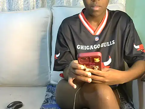 Snapshot of Caryyyl chatting on 11-14-25, 02:38 Caryyyl online show from 11-14-25, 02:38