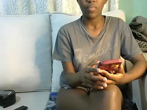 Snapshot of Caryyyl chatting on 11-16-25, 12:33 Caryyyl online show from 11-16-25, 12:33