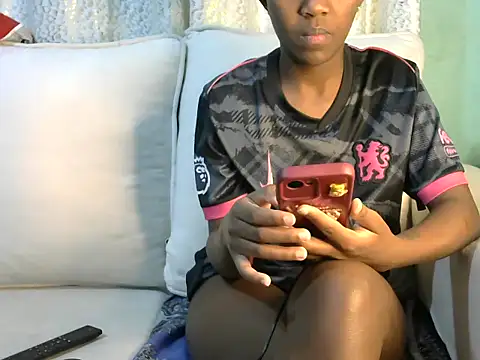 Snapshot of Caryyyl chatting on 11-17-25, 12:38 Caryyyl online show from 11-17-25, 12:38