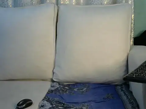 Snapshot of Caryyyl chatting on 11-20-25, 03:23 Caryyyl online show from 11-20-25, 03:23