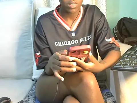 Snapshot of Caryyyl chatting on 11-29-25, 02:47 Caryyyl online show from 11-29-25, 02:47