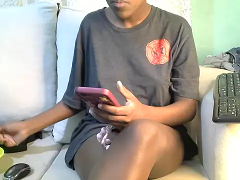 Snapshot of Caryyyl chatting on 12-14-25, 07:58 Caryyyl online show from 12-14-25, 07:58