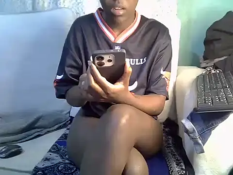 Snapshot of Caryyyl chatting on 01-11-26, 08:19 Caryyyl online show from 01-11-26, 08:19