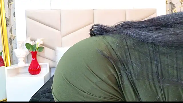 AlizonMoreti online show from 10-26-25, 02:12