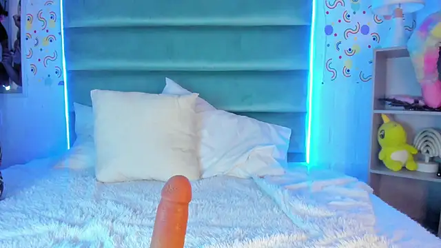 MelodiLovee  online show from 03-18-25, 12:25