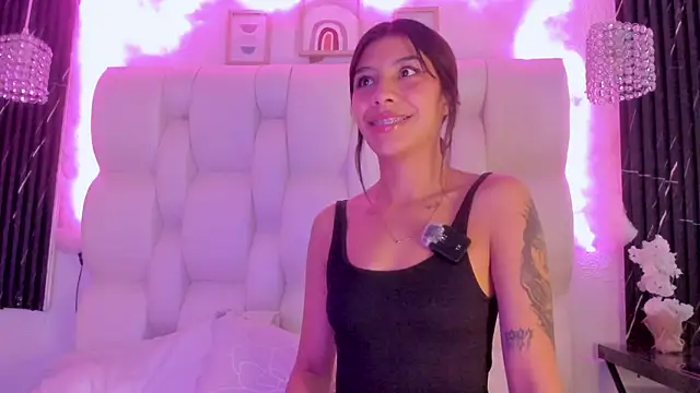 MelodiLovee  online show from 04-28-26, 04:45