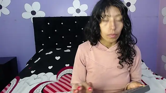 karolinee 66  online show from 02-27-26, 04:23