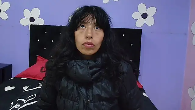 karolinee 66  online show from 03-06-26, 04:09