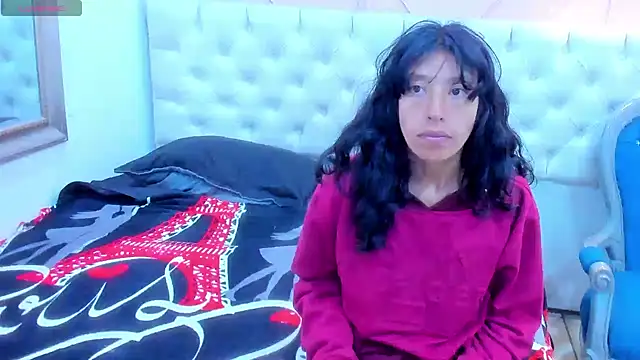 karolinee 66  online show from 04-26-26, 04:43