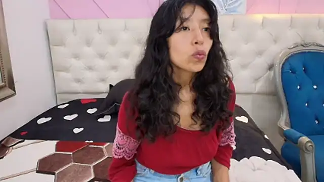 karolinee 66  online show from 05-26-26, 04:30