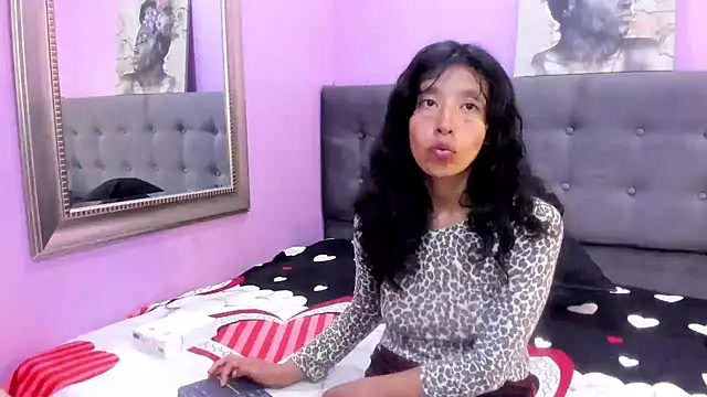 karolinee 66  online show from 05-30-26, 04:53