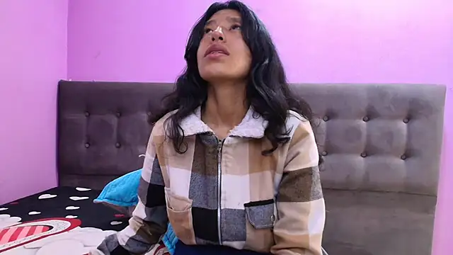 karolinee 66  online show from 07-12-26, 04:14