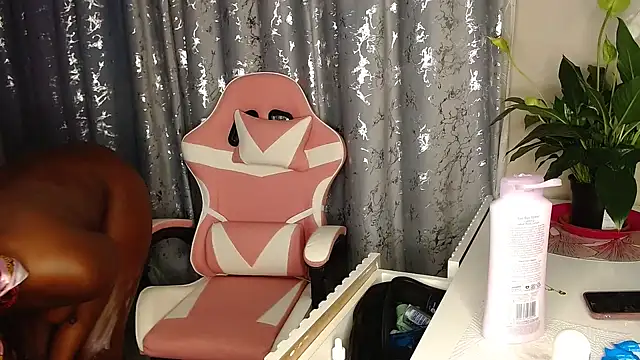 MissBigNipples online show from 06-18-26, 01:50