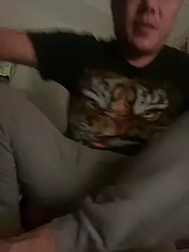 Snapshot of YoY-man chatting on 12-30-24, 05:55 YoY-man online show from 12-30-24, 05:55