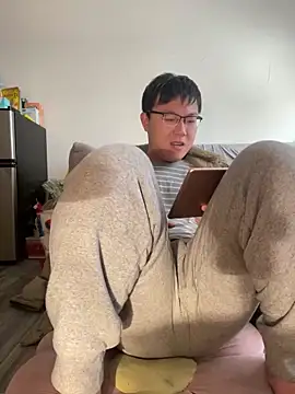 Snapshot of YoY-man chatting on 01-18-25, 06:03 YoY-man online show from 01-18-25, 06:03