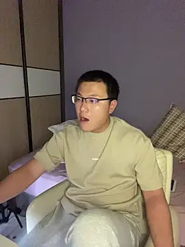 Snapshot of YoY-man chatting on 03-11-26, 07:36 YoY-man online show from 03-11-26, 07:36