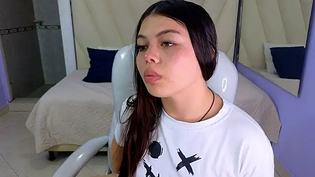 Snapshot of Sexy_paradise18_ chatting on 12-22-24, 03:44 Sexy paradise18 online show from 12-22-24, 03:44