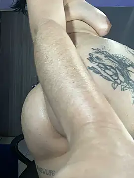 Snapshot of Libia_James chatting on 03-22-25, 01:32 Libia James online show from 03-22-25, 01:32