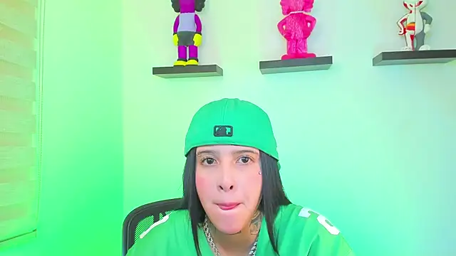 Snapshot of Gangster_Girl chatting on 12-14-24, 02:23 Gangster Girl online show from 12-14-24, 02:23