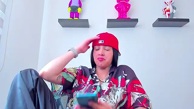 Snapshot of Gangster_Girl chatting on 12-24-24, 04:51 Gangster Girl online show from 12-24-24, 04:51