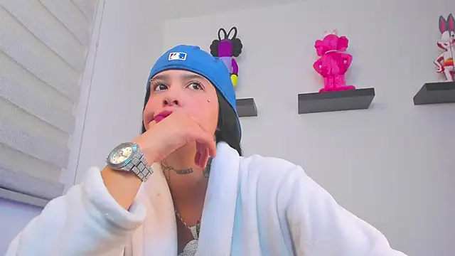 Snapshot of Gangster_Girl chatting on 12-30-24, 12:54 Gangster Girl online show from 12-30-24, 12:54