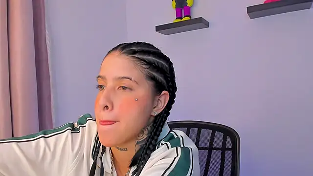 Snapshot of Gangster_Girl chatting on 02-11-25, 01:10 Gangster Girl online show from 02-11-25, 01:10